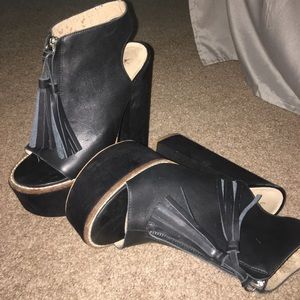 Shelly’s London Black leather heels